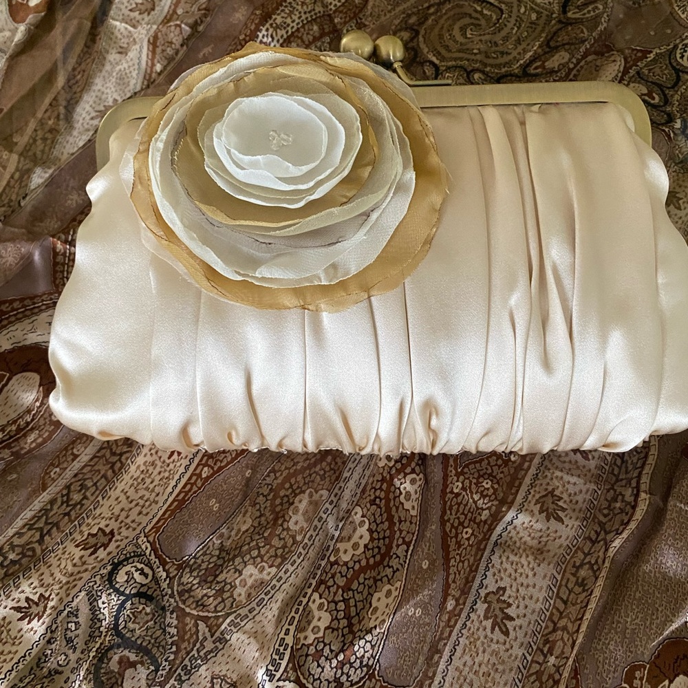 Davie & Chiyo custom clutch